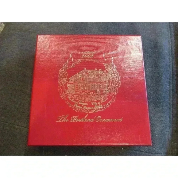 Ornament, 2002 Portland Ornament: Simon Benson House Christmas Ornament‎ Holiday - Picture 6 of 6